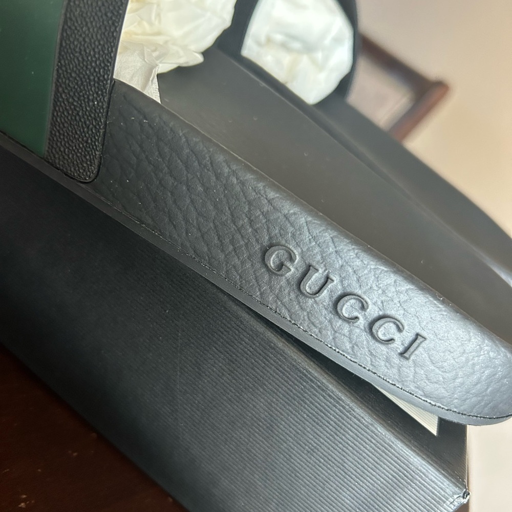 Gucci Black Slides with Green and Red Bands - Picture 4 of 9